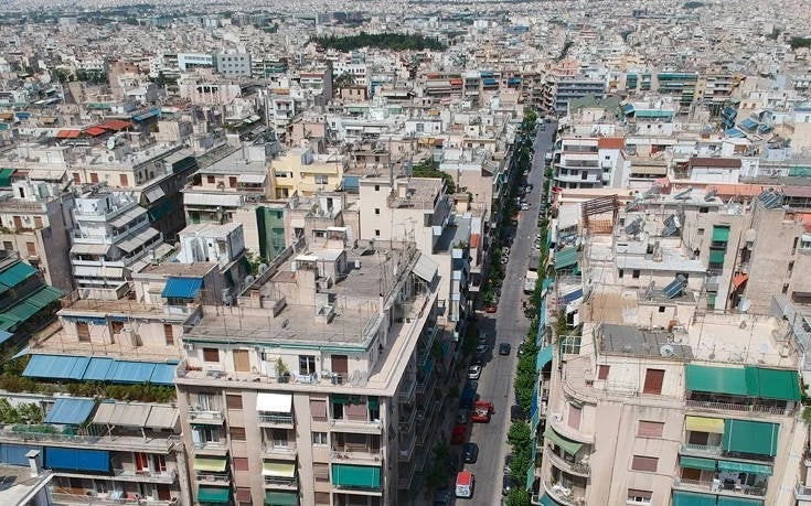 Χαμός σε πολυκατοικία στο κέντρο της Αθήνας για το Airbnb -Καταγγελίες για ημίγυμνους στα μπαλκόνια